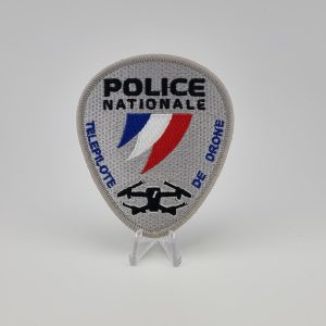 Écusson brodé blanc télépilote PN